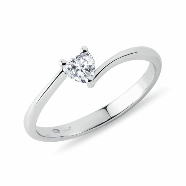 Asymetrický prsten s diamantem srdce v bílém zlatě