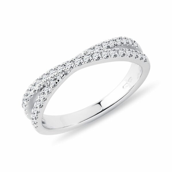 Překřížený snubní prsten s diamanty v bílém zlatě